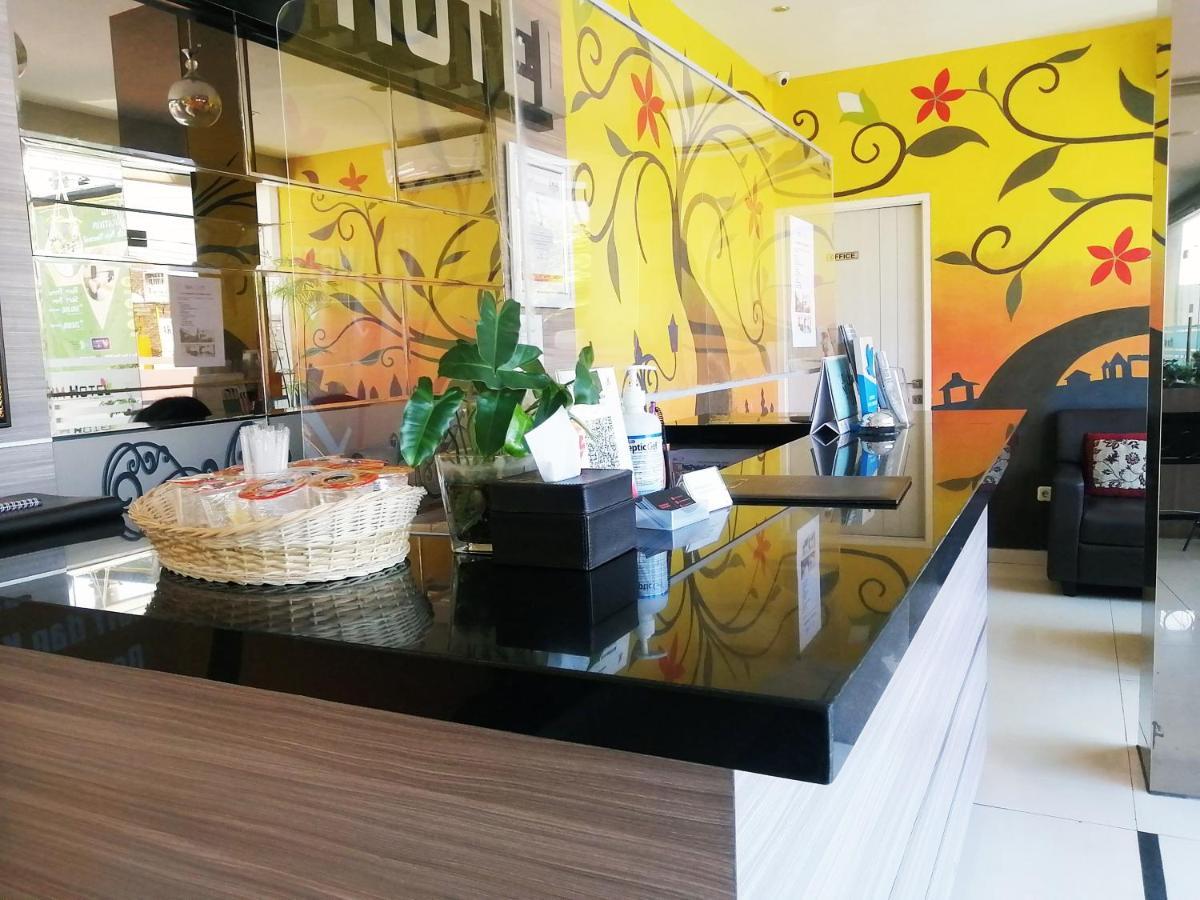 Dom尤格吉亚酒店 Ngaglik 外观 照片